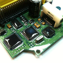 Los barnices y recubrimientos  de placas Conformal coatings y barnices